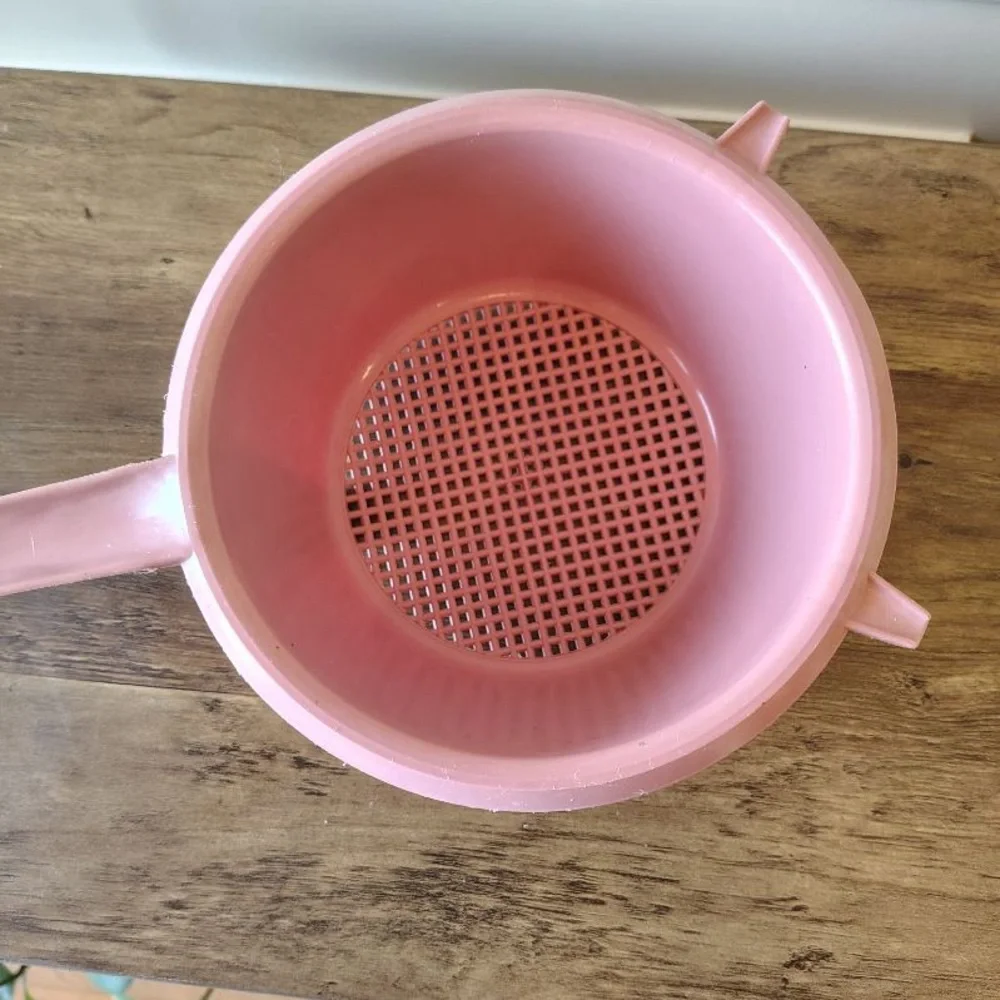 Vtg Pink Colander Strainer Bowl With Handle MCM Plastic Retro Kitchen Merrymaid